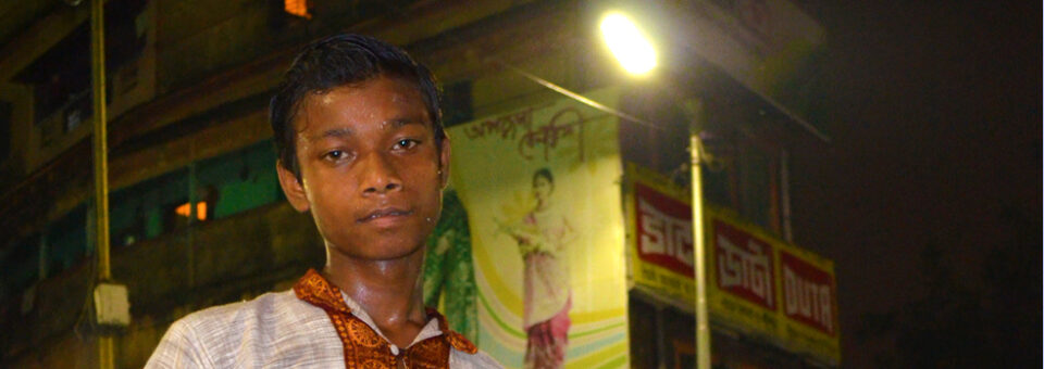 Evening Aarti at Kalighat’s Northern Entrance