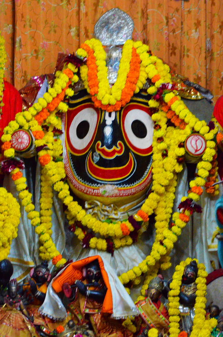 http://www.kalibhakti.com/wp-content/uploads/2012/10/Kalighat-Jagganath.jpg